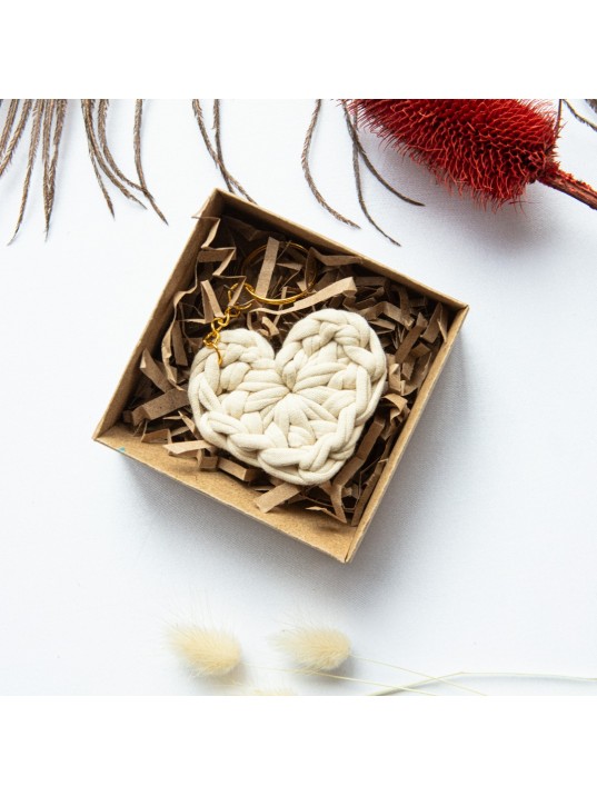 Wedding gift,Personalized keychain Gift,Bridesmaid Gift, Wedding Favor,Henna gift,Engagement gift,Macrame Hearth Keychain,Bridal favor,lover